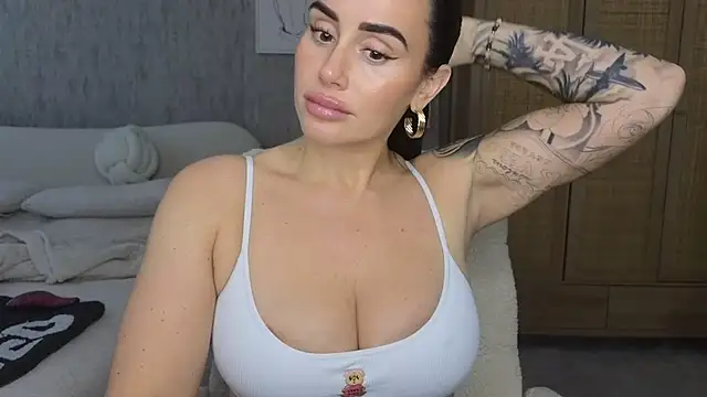 Snapshot of LibbyLoveHeartx chatting on November 2025 11:33:02 AM LibbyLoveHeartx online show from November 2025 11:33:02 AM