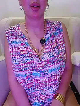 Snapshot of Queen_sousou chatting on July 2026 12:00:01 PM Queen sousou online show from July 2026 12:00:01 PM