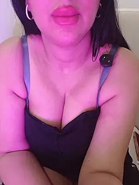 Snapshot of Queen_sousou chatting on July 2026 10:35:02 PM Queen sousou online show from July 2026 10:35:02 PM