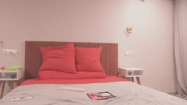 Snapshot of FluffyHat chatting on January 2025 05:10:01 AM FluffyHat online show from January 2025 05:10:01 AM