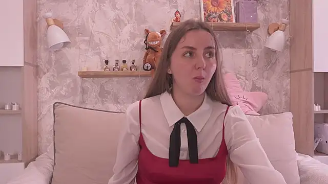 Snapshot of FluffyHat chatting on February 2026 02:43:02 PM FluffyHat online show from February 2026 02:43:02 PM