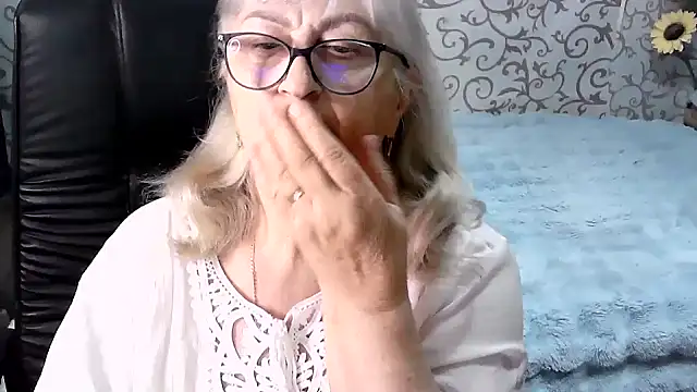 LolkaAlyss online show from September 2025 06:21:01 PM