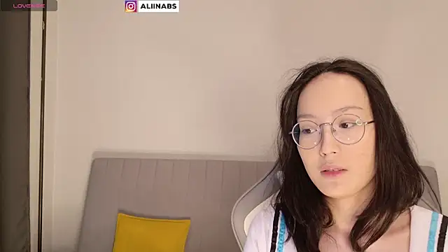 aliiiiiina online show from January 2025 11:56:01 PM