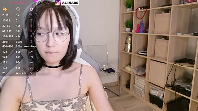 aliiiiiina online show from February 2025 12:28:01 AM