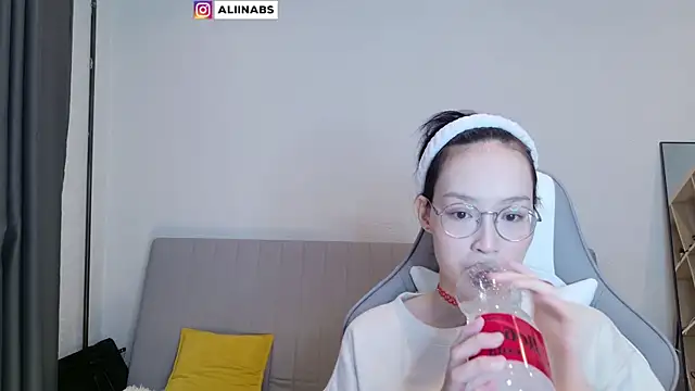 aliiiiiina online show from February 2025 01:04:02 AM