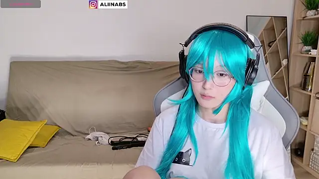 aliiiiiina online show from March 2025 01:46:01 PM