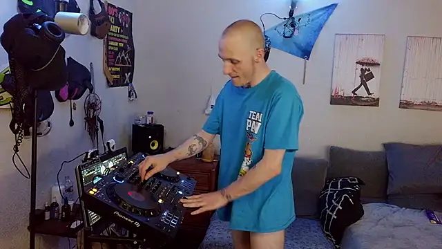pyrowuff online show from July 2026 07:45:01 AM