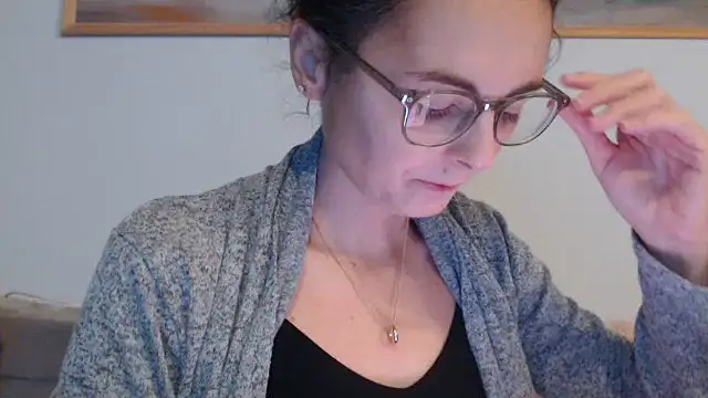 Snapshot of cleophee chatting on December 2025 07:01:02 AM cleophee online show from December 2025 07:01:02 AM