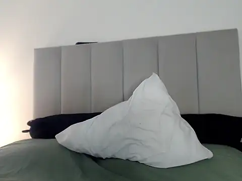 Aleska  Bell online show from December 2025 10:04:01 PM