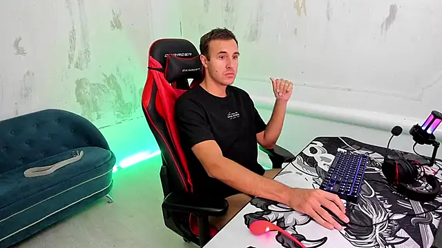 Snapshot of Raamoss chatting on March 2025 11:38:02 AM Raamoss online show from March 2025 11:38:02 AM