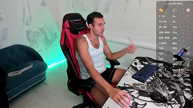 Snapshot of Raamoss chatting on March 2025 01:01:02 PM Raamoss online show from March 2025 01:01:02 PM