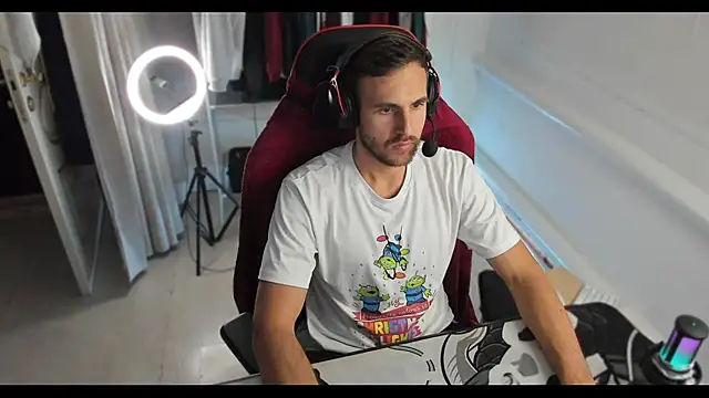 Snapshot of Raamoss chatting on September 2025 12:55:01 AM Raamoss online show from September 2025 12:55:01 AM