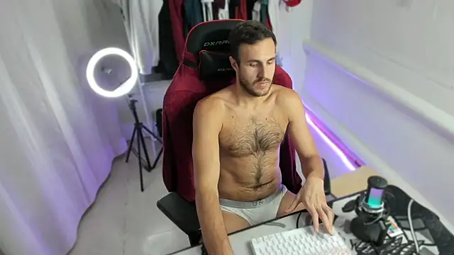 Snapshot of Raamoss chatting on September 2025 04:41:01 PM Raamoss online show from September 2025 04:41:01 PM