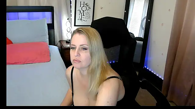 HollieBim online show from March 2025 02:51:02 PM