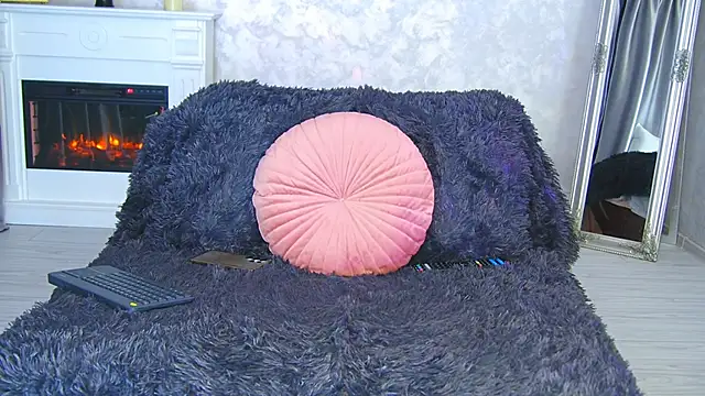 Snapshot of Michelle90u chatting on November 2025 05:08:01 PM Michelle90u online show from November 2025 05:08:01 PM