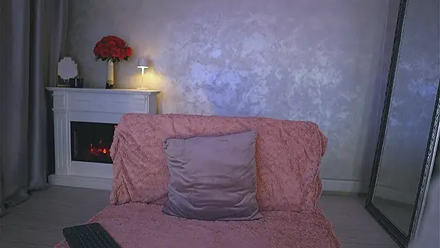 Snapshot of Michelle90u chatting on February 2026 08:50:01 PM Michelle90u online show from February 2026 08:50:01 PM