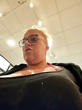 winniess40 online show from February 2025 11:43:02 AM