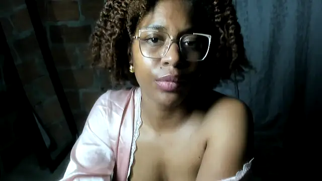 Snapshot of thaimy_ chatting on June 2026 05:12:01 AM thaimy online show from June 2026 05:12:01 AM