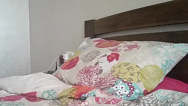 Snapshot of JulianaGold1 chatting on September 2025 10:26:02 AM JulianaGold1 online show from September 2025 10:26:02 AM