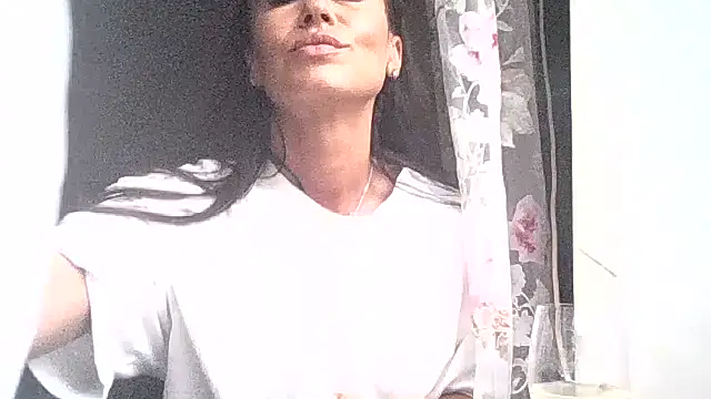 Snapshot of JulianaGold1 chatting on September 2025 03:23:02 PM JulianaGold1 online show from September 2025 03:23:02 PM