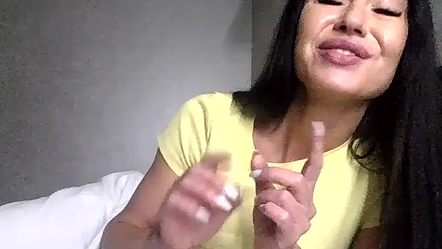 Snapshot of JulianaGold1 chatting on October 2025 09:30:01 PM JulianaGold1 online show from October 2025 09:30:01 PM