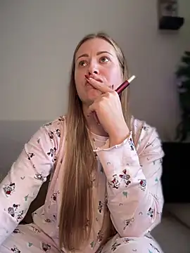 Snapshot of AlisaWhite chatting on December 2024 11:28:01 AM AlisaWhite online show from December 2024 11:28:01 AM