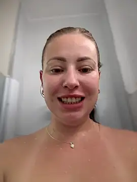 Snapshot of AlisaWhite chatting on October 2025 10:57:01 AM AlisaWhite online show from October 2025 10:57:01 AM