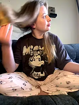 Snapshot of AlisaWhite chatting on December 2025 04:24:01 PM AlisaWhite online show from December 2025 04:24:01 PM