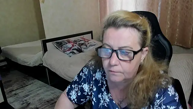 Frau Marta online show from May 2026 11:27:02 AM
