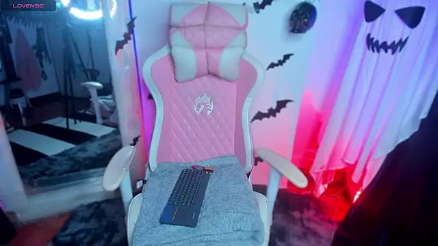 jenndy lockhart online show from October 2025 03:40:01 AM