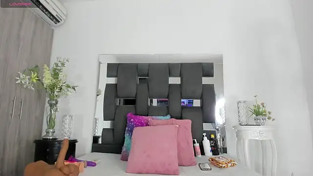 Snapshot of tanyyaa chatting on January 2025 12:40:01 PM tanyyaa online show from January 2025 12:40:01 PM