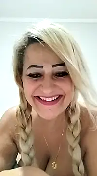 Snapshot of vivifernades chatting on February 2025 08:52:02 PM vivifernades online show from February 2025 08:52:02 PM