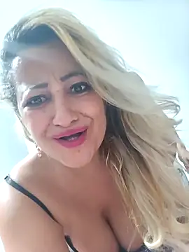 Snapshot of vivifernades chatting on November 2025 11:17:01 PM vivifernades online show from November 2025 11:17:01 PM