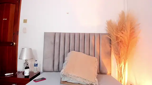 AGATHAA WHITE online show from March 2025 11:41:01 AM