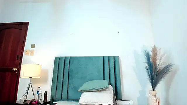 AGATHAA WHITE online show from March 2025 02:44:01 PM