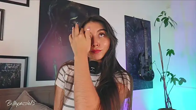 Bellapazzia online show from April 2026 04:56:02 PM