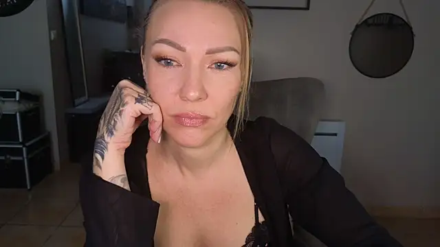 Snapshot of Sacha-xx chatting on February 2026 08:43:01 AM Sacha-xx online show from February 2026 08:43:01 AM