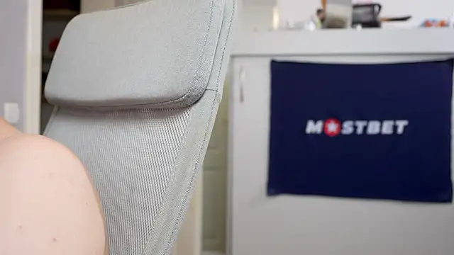 foxeslovefoxes online show from December 2024 02:21:01 PM