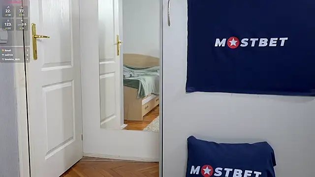 foxeslovefoxes online show from December 2024 05:02:01 PM