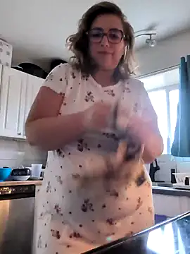 Snapshot of Canadian_BBW chatting on November 2025 08:01:01 PM Canadian BBW online show from November 2025 08:01:01 PM