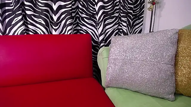 mia beatles online show from November 2025 04:18:02 PM