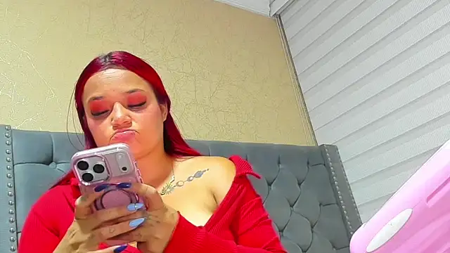 Imannejulienne online show from May 2026 01:12:01 AM