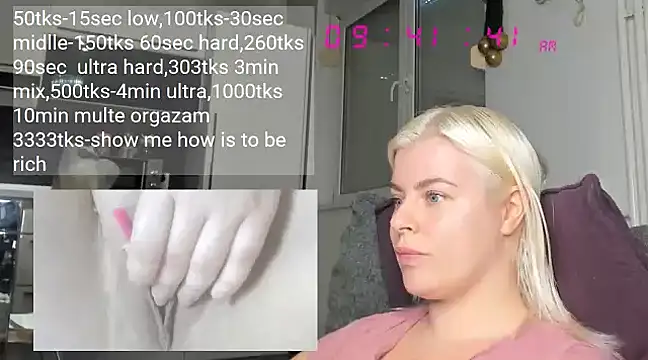 Snapshot of queenofthenighttt chatting on December 2024 08:42:02 AM queenofthenighttt online show from December 2024 08:42:02 AM