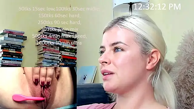 Snapshot of queenofthenighttt chatting on November 2025 11:32:02 AM queenofthenighttt online show from November 2025 11:32:02 AM