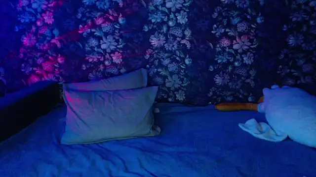 ViollinaLove online show from November 2025 10:03:02 PM