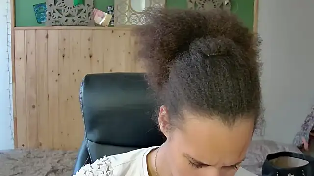 Snapshot of AaliyahHarris chatting on May 2026 01:39:01 PM AaliyahHarris online show from May 2026 01:39:01 PM