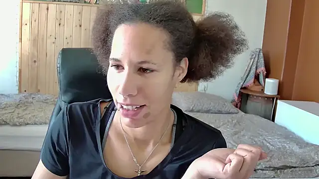 Snapshot of AaliyahHarris chatting on May 2026 08:22:02 AM AaliyahHarris online show from May 2026 08:22:02 AM