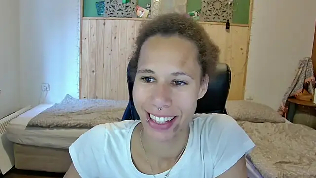 Snapshot of AaliyahHarris chatting on May 2026 04:38:01 PM AaliyahHarris online show from May 2026 04:38:01 PM