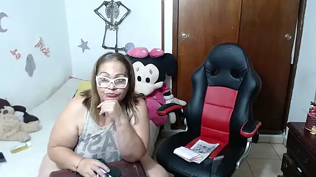 Britney-22 online show from October 2025 12:00:02 AM