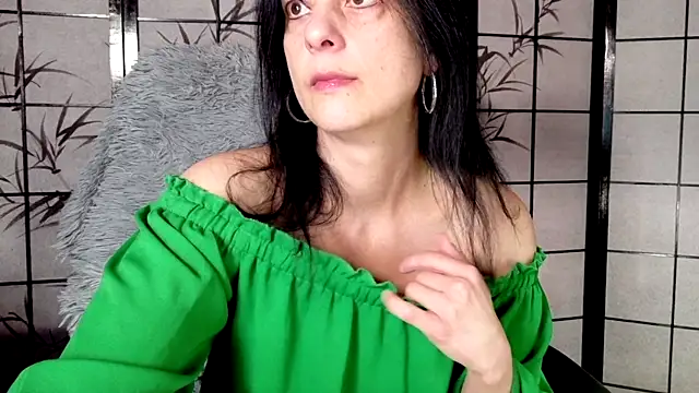 Snapshot of _Sweetlonglips_ chatting on February 2026 07:59:01 AM Sweetlonglips online show from February 2026 07:59:01 AM